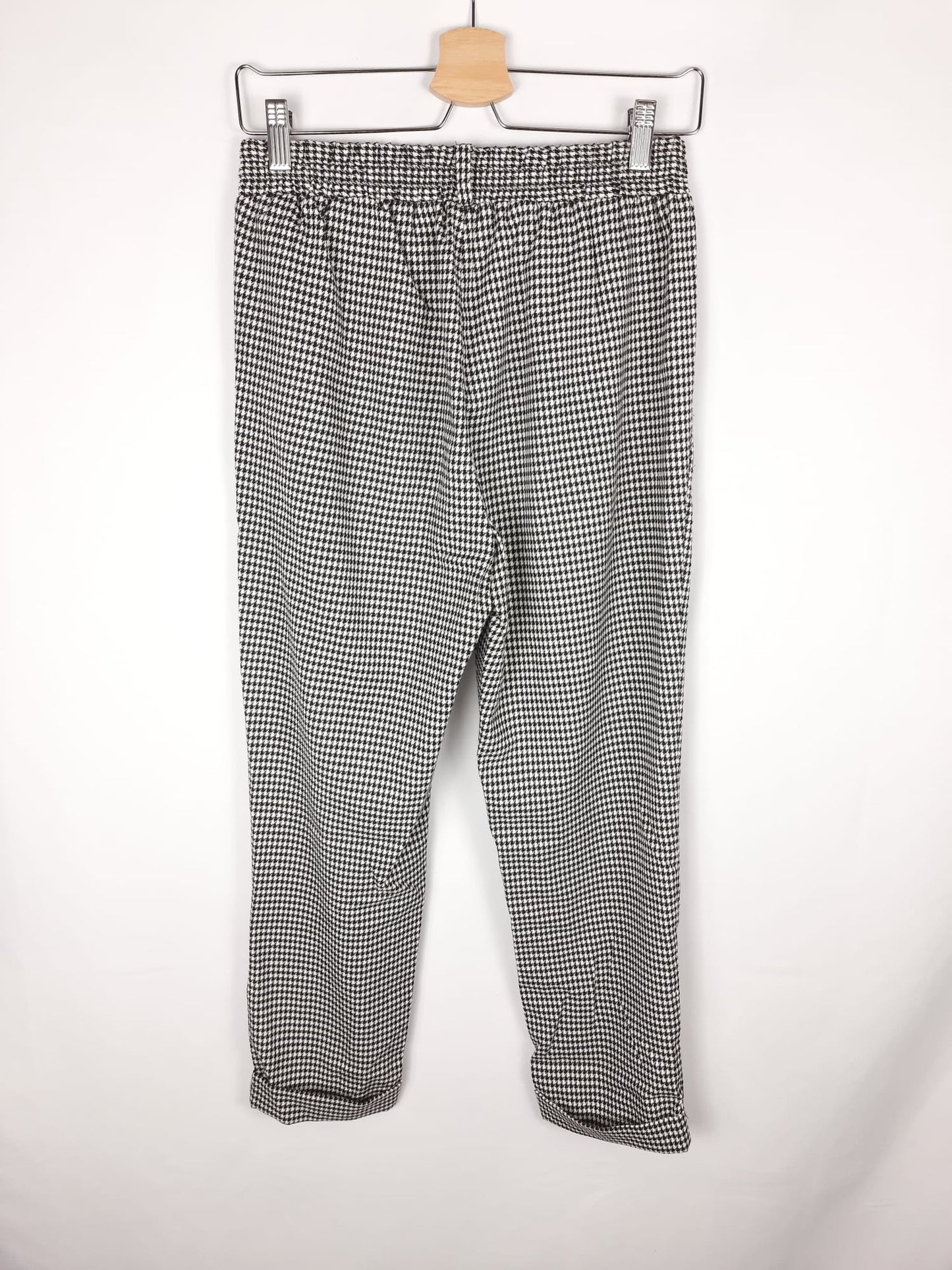 STRADIVARIUS. pantalon pata de gallo gris y blanco T.s