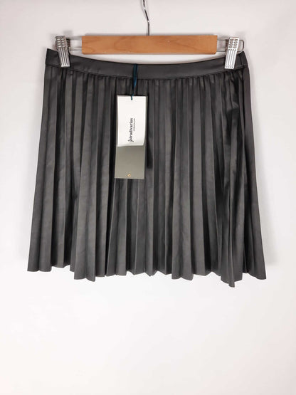 STRADIVARIUS. Black pleated faux leather skirt Tm