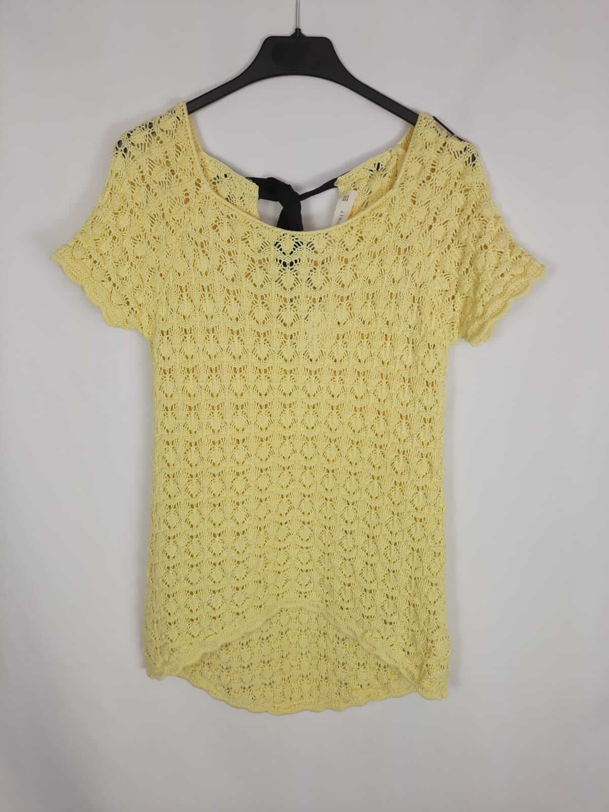 ZARA. Camiseta de croché amarilla T.m
