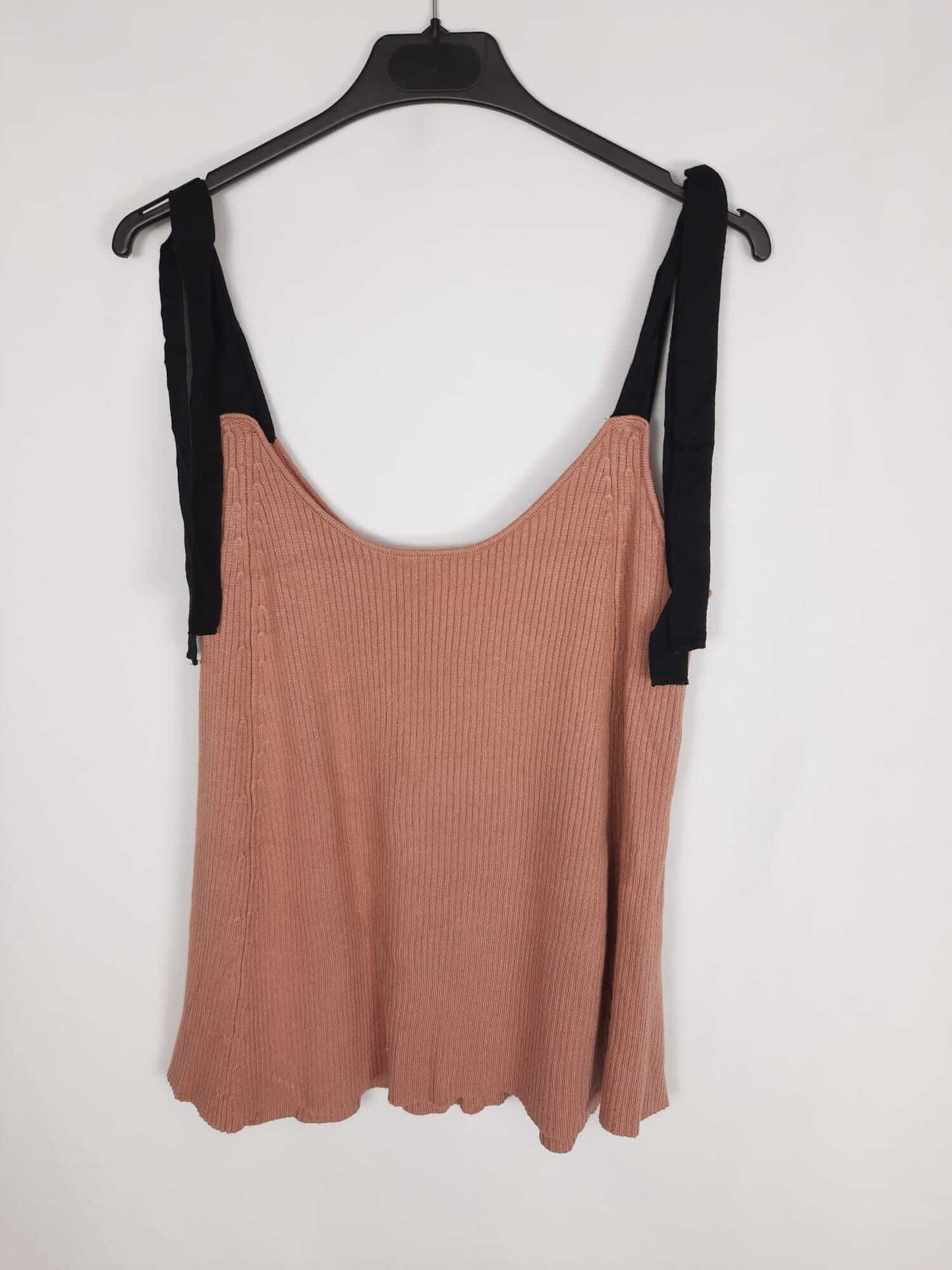ZARA. Pink ribbed top with black straps Ts