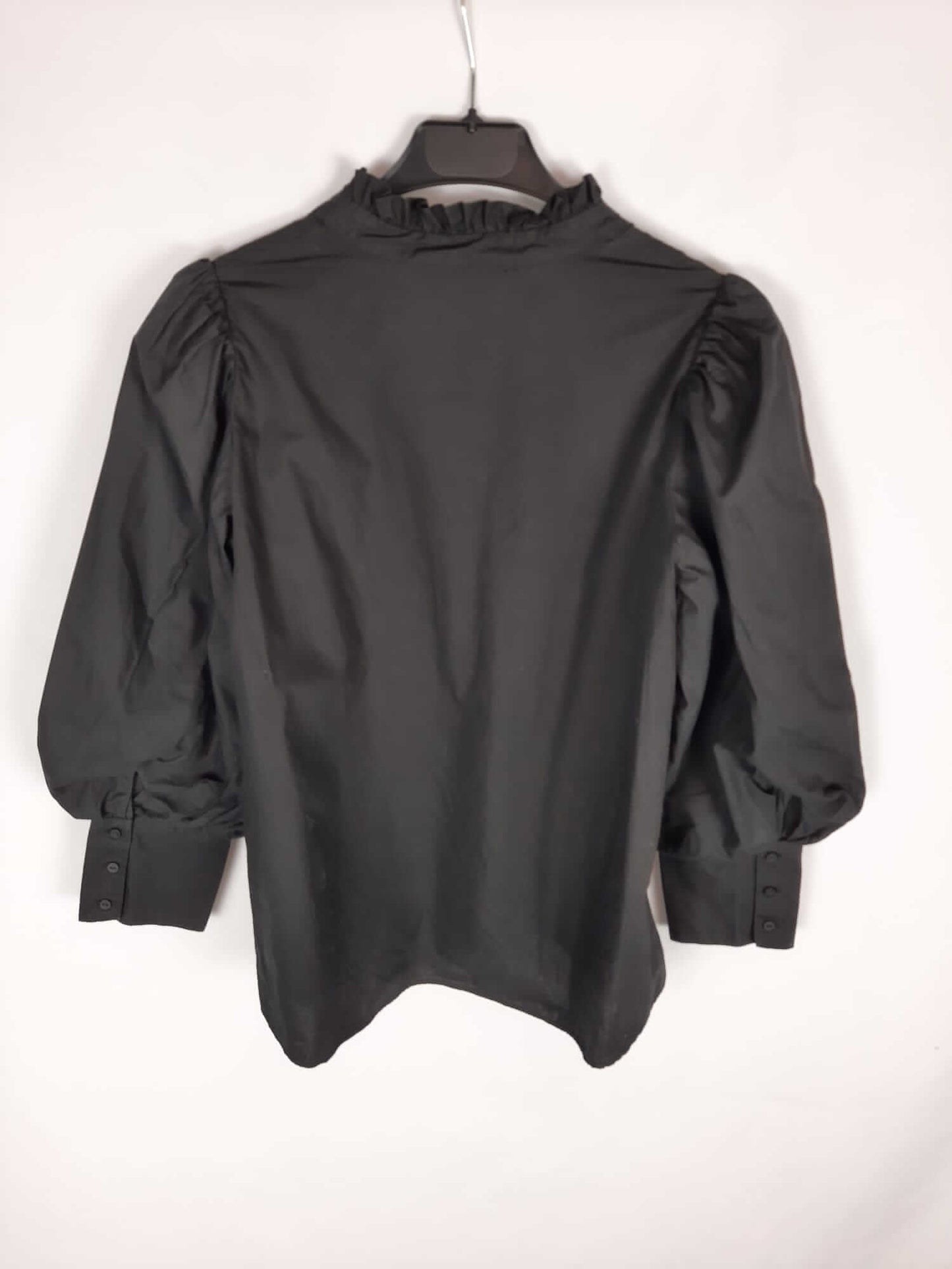 ZARA. Black blouse with puffed sleeves Ts