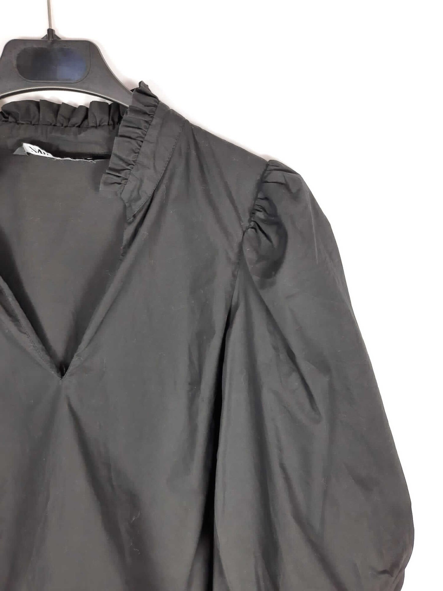 ZARA. Black blouse with puffed sleeves Ts