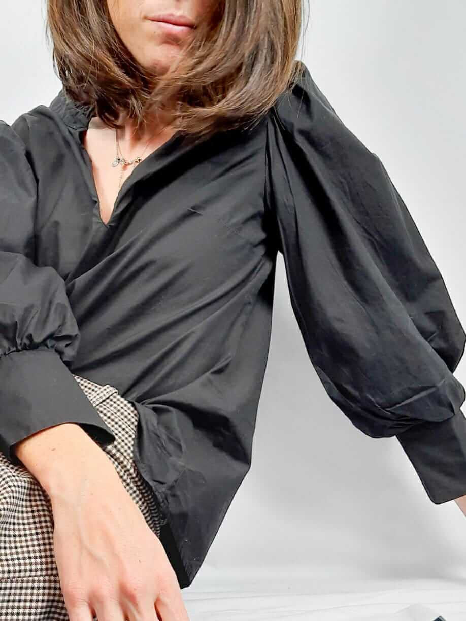 ZARA. Black blouse with puffed sleeves Ts