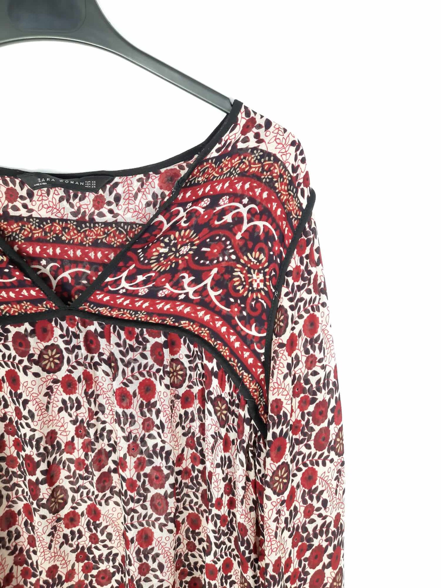 ZARA. Semi-sheer blouse with red floral print Ts