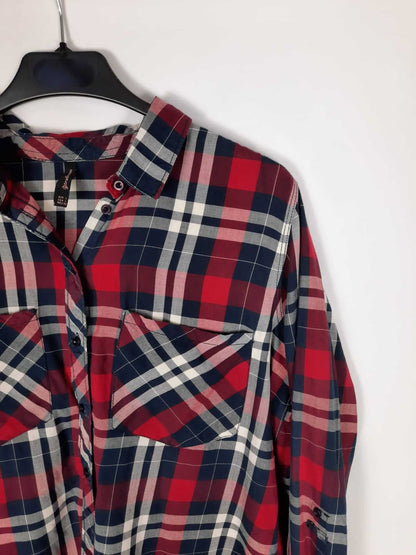 STRADIVARIUS. Camisa de cuadros rojos T. l