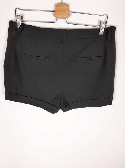 ZARA. Black shorts with front zipper. Size l