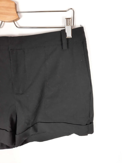 ZARA. Black shorts with front zipper. Size l