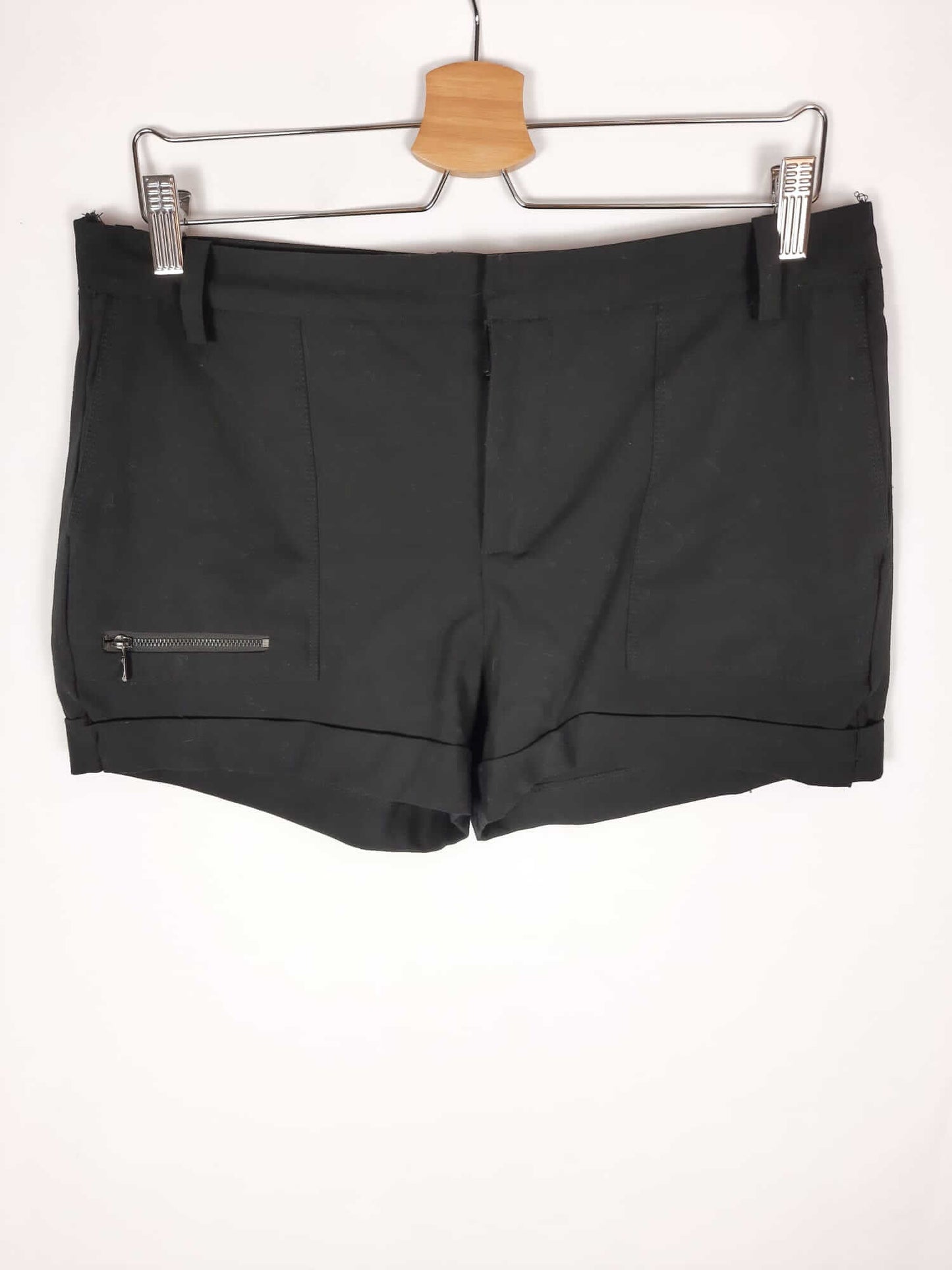 ZARA. Black shorts with front zipper. Size l