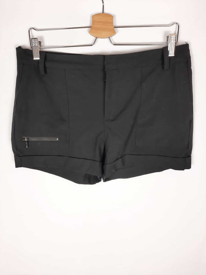 ZARA. Black shorts with front zipper. Size l