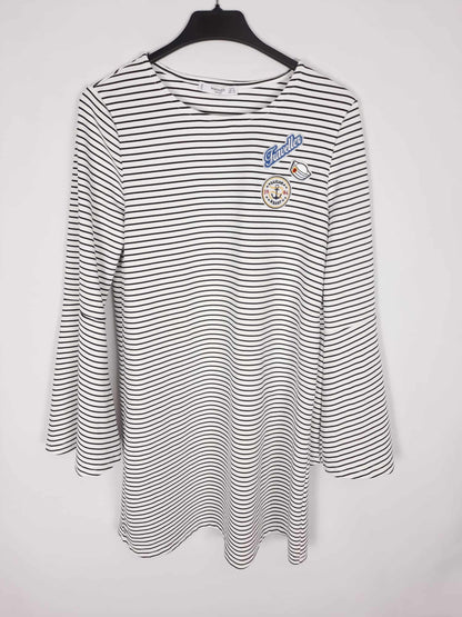 MARKETMANGO. Striped dress with Ts patches