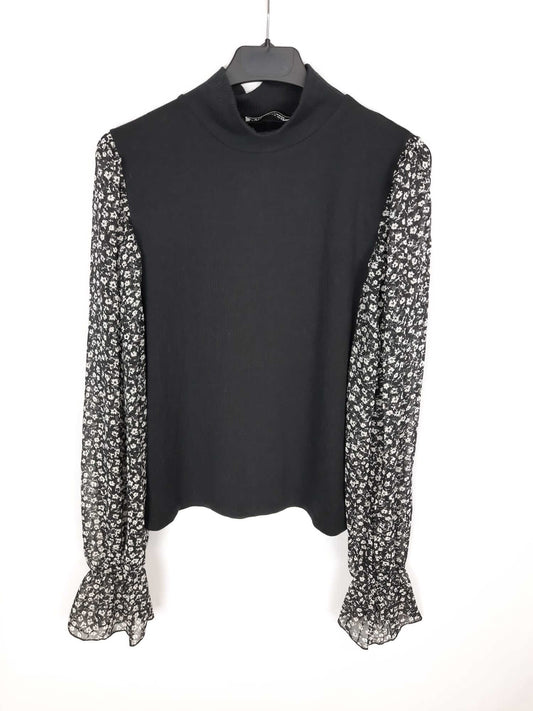 ZARA. Jersey/top negro doble textura con mangas estampadas flores T. m