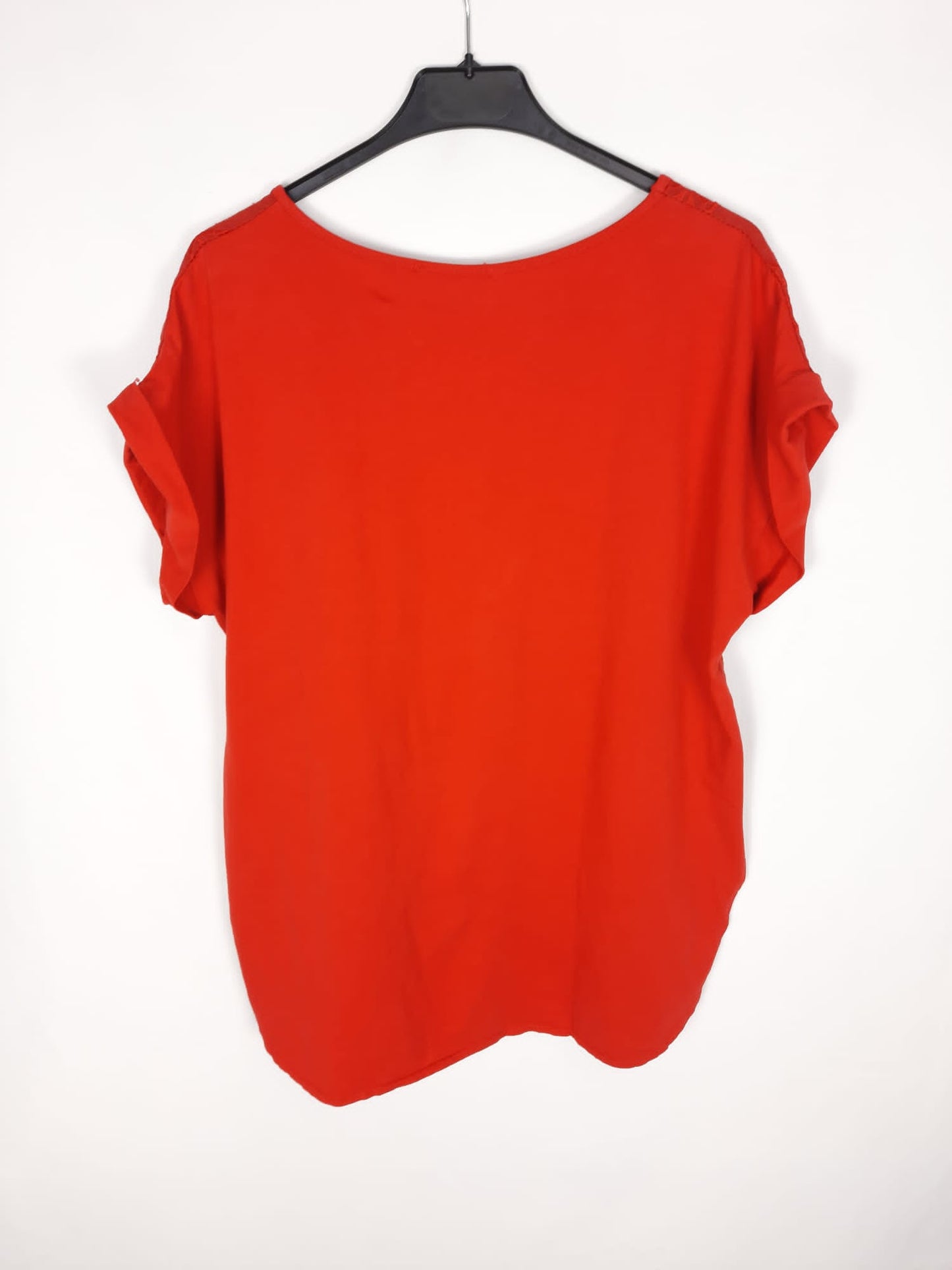 NEW COLLECTION. Camiseta roja doble textura T.U