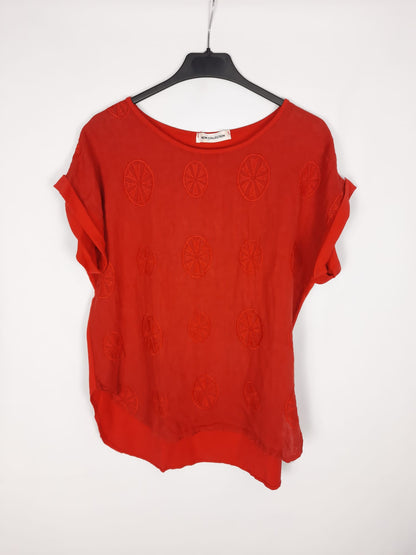 NEW COLLECTION. Camiseta roja doble textura T.U