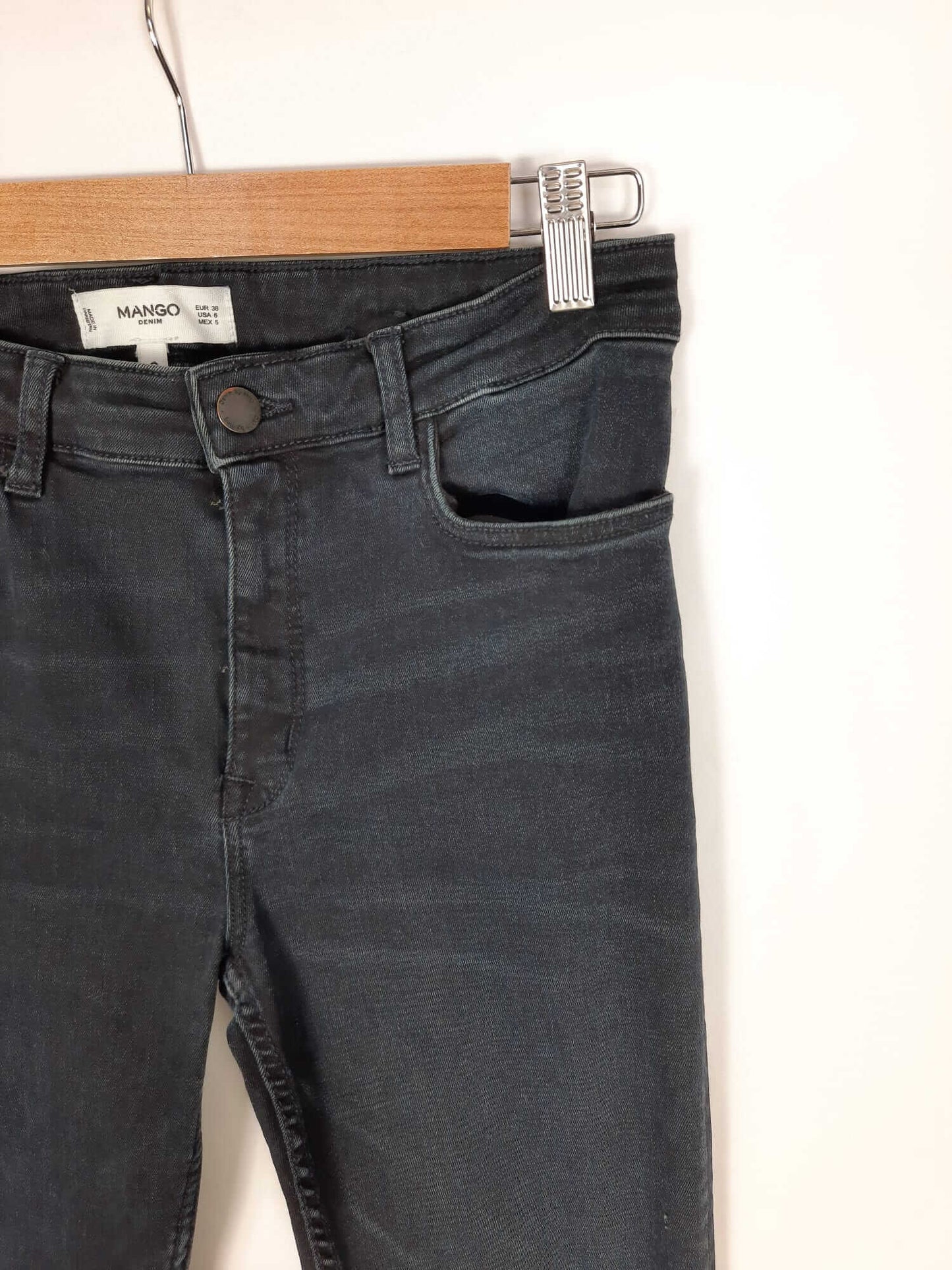 MANGO. Vaquero oscuro efecto lavado T.38