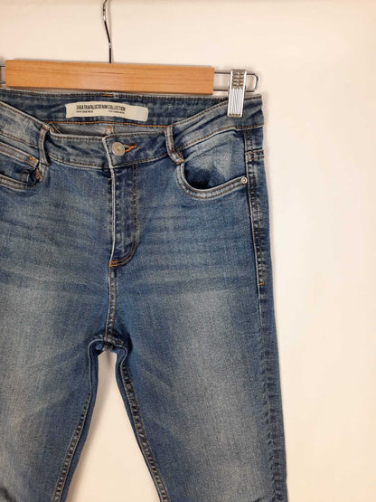 ZARA. Jeans vaqueros T.40