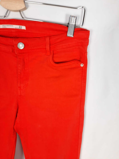 ZARA. Pantalon pitillo rojo T.40 (38 real)