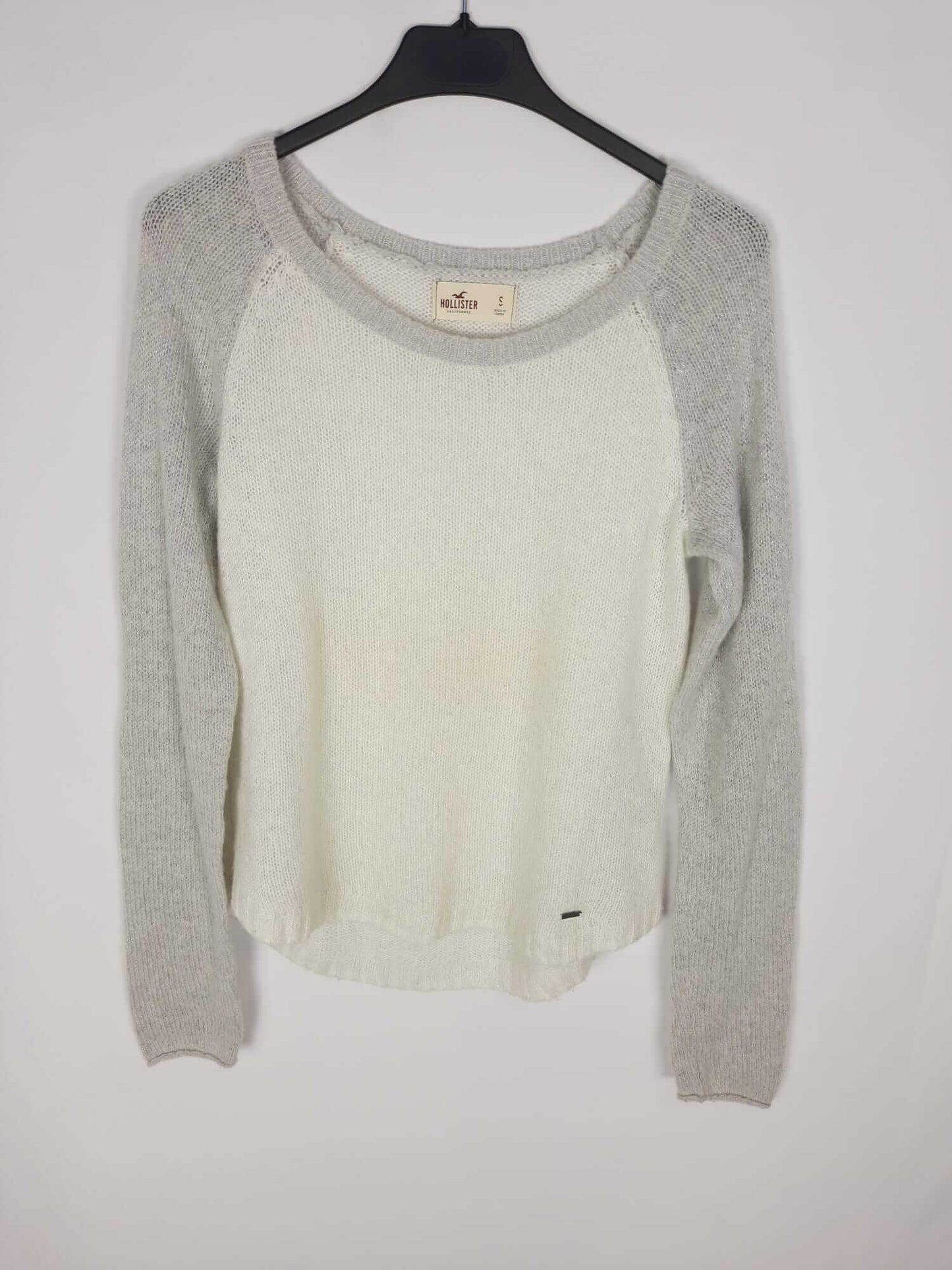 HOLLISTER. jersey blanco roto mangas grises T.s