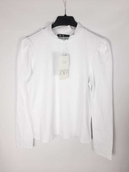 ZARA. camiseta blanca manga larga T.s