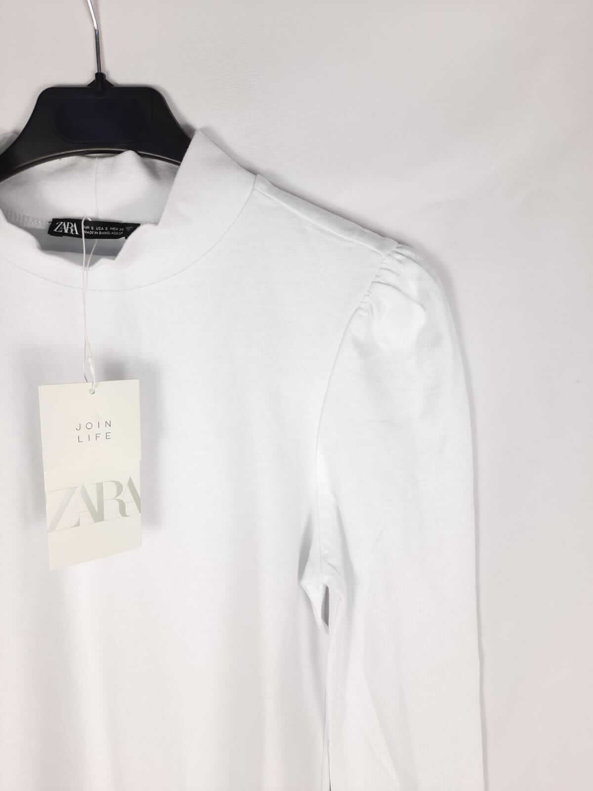 ZARA. camiseta blanca manga larga T.s