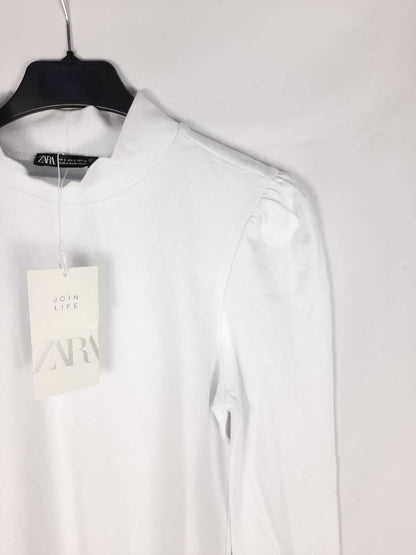 ZARA. camiseta blanca manga larga T.s