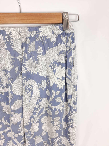OTRAS. pantalones fluidos azules estampado flores y amebas blancas T.s/m