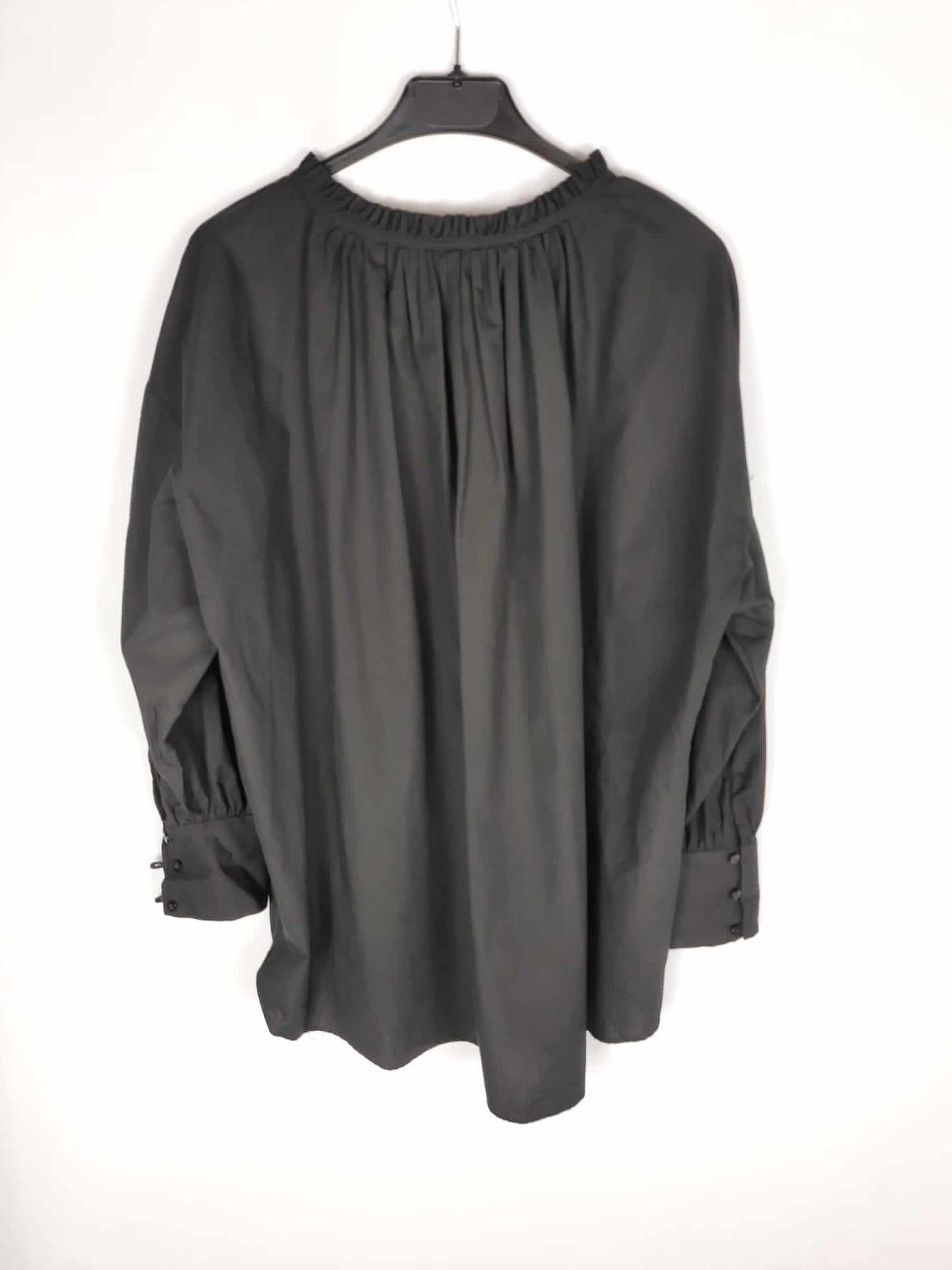 ZARA. Flowy black Ts shirt