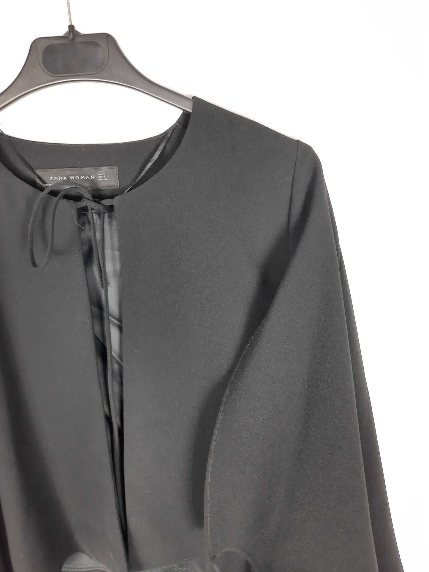 ZARA. Black flowing short jacket Tm