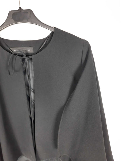 ZARA. Black flowing short jacket Tm