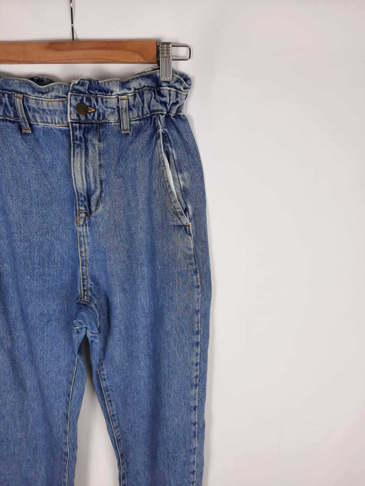 ZARA. Pantalon vaquero T.36