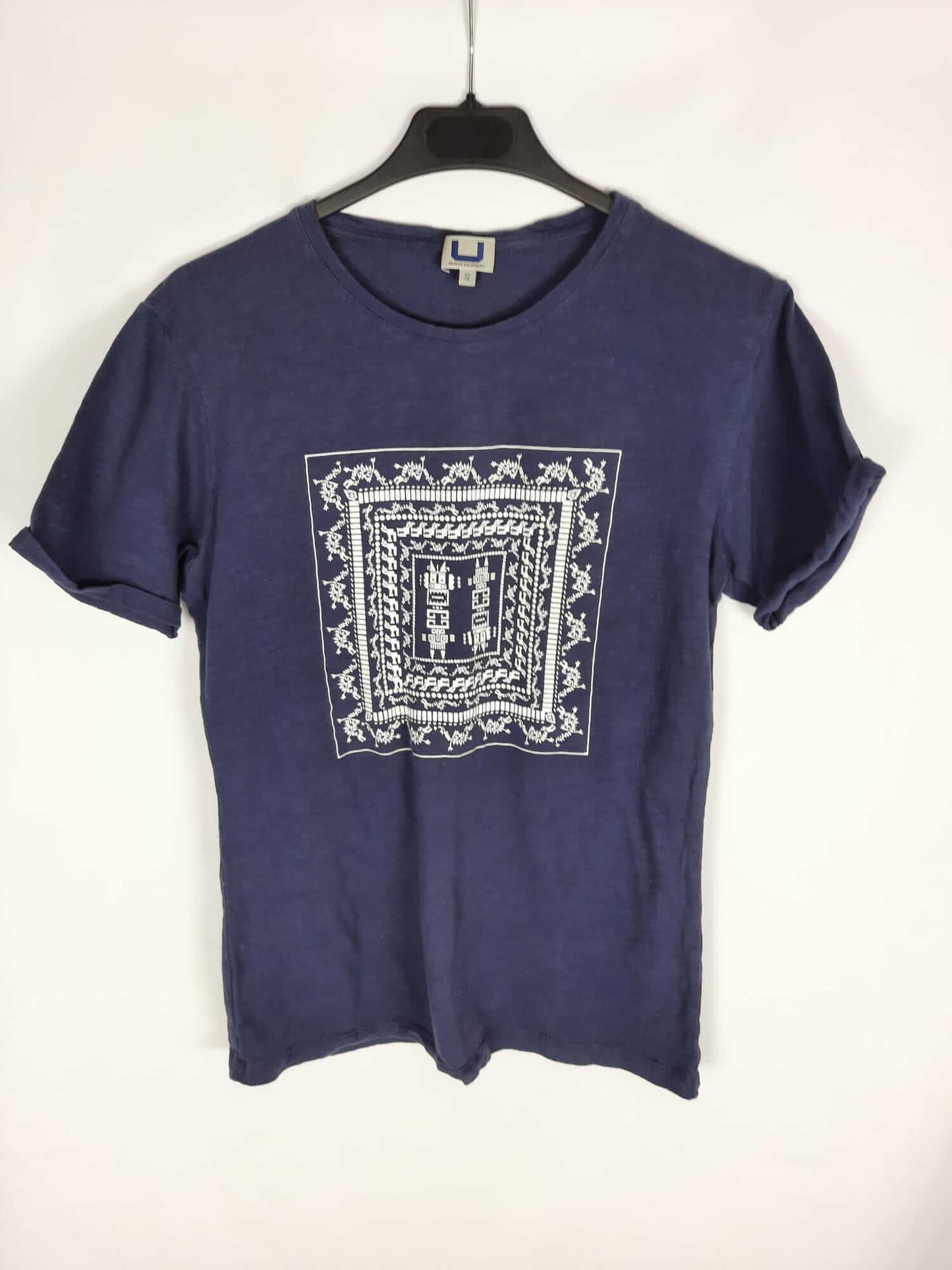 ADOLFO DOMINGUEZ. Basic navy blue T-shirt with front print.