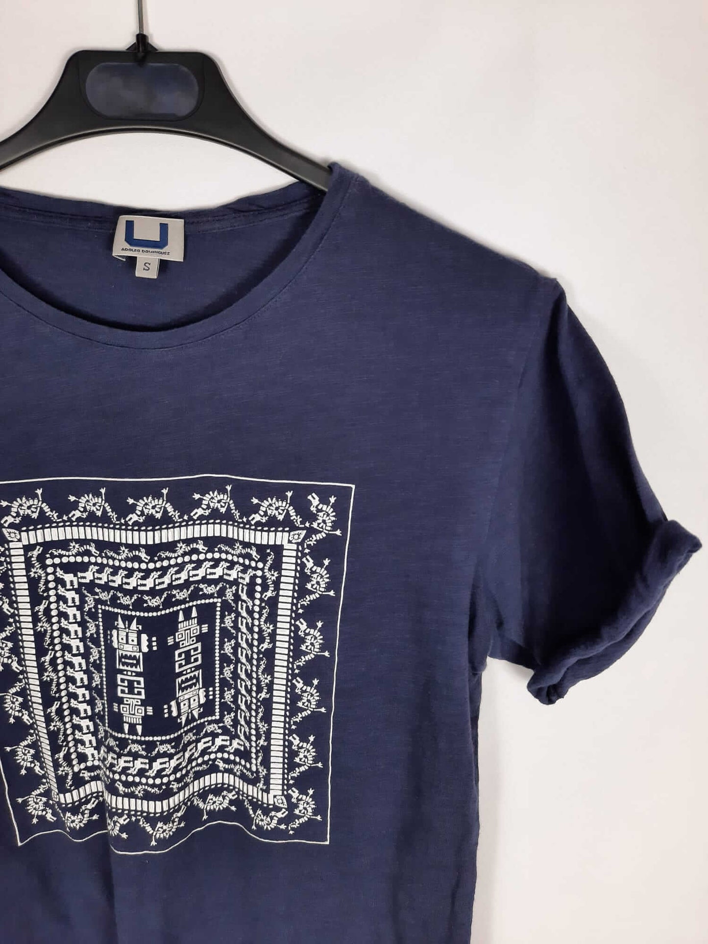 ADOLFO DOMINGUEZ. Basic navy blue T-shirt with front print.