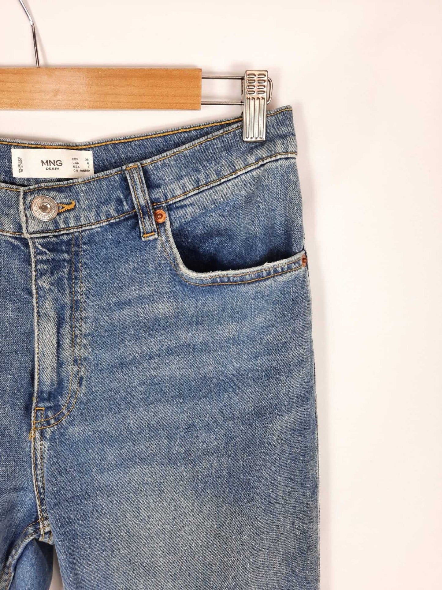 MANGO. Jeans vaquero recto T.38