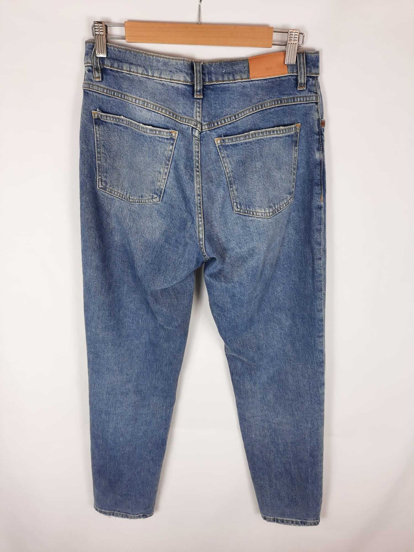 MANGO. Jeans vaquero recto T.38