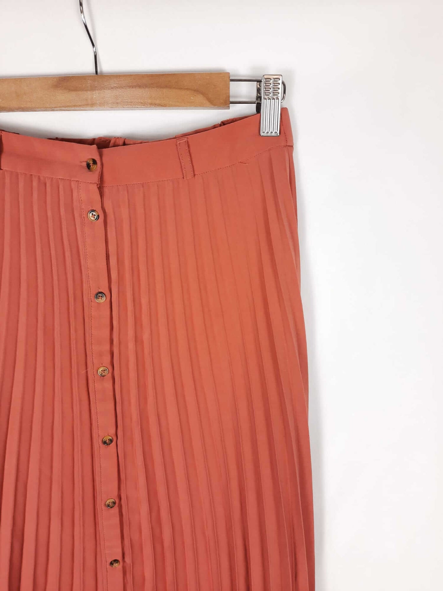 STRADIVARIUS. Falda midi color teja plisada T. m