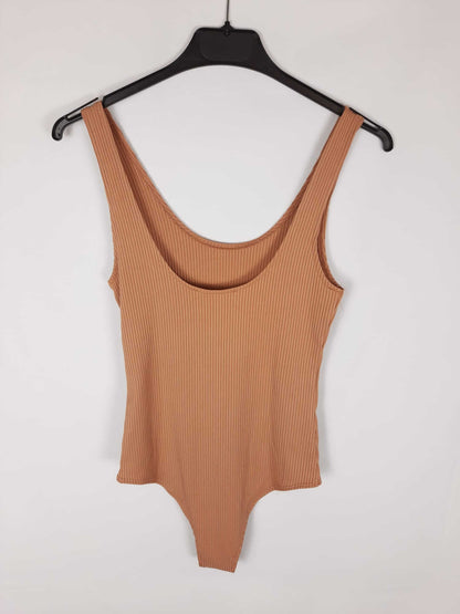 MANGO. Body color carne T. s