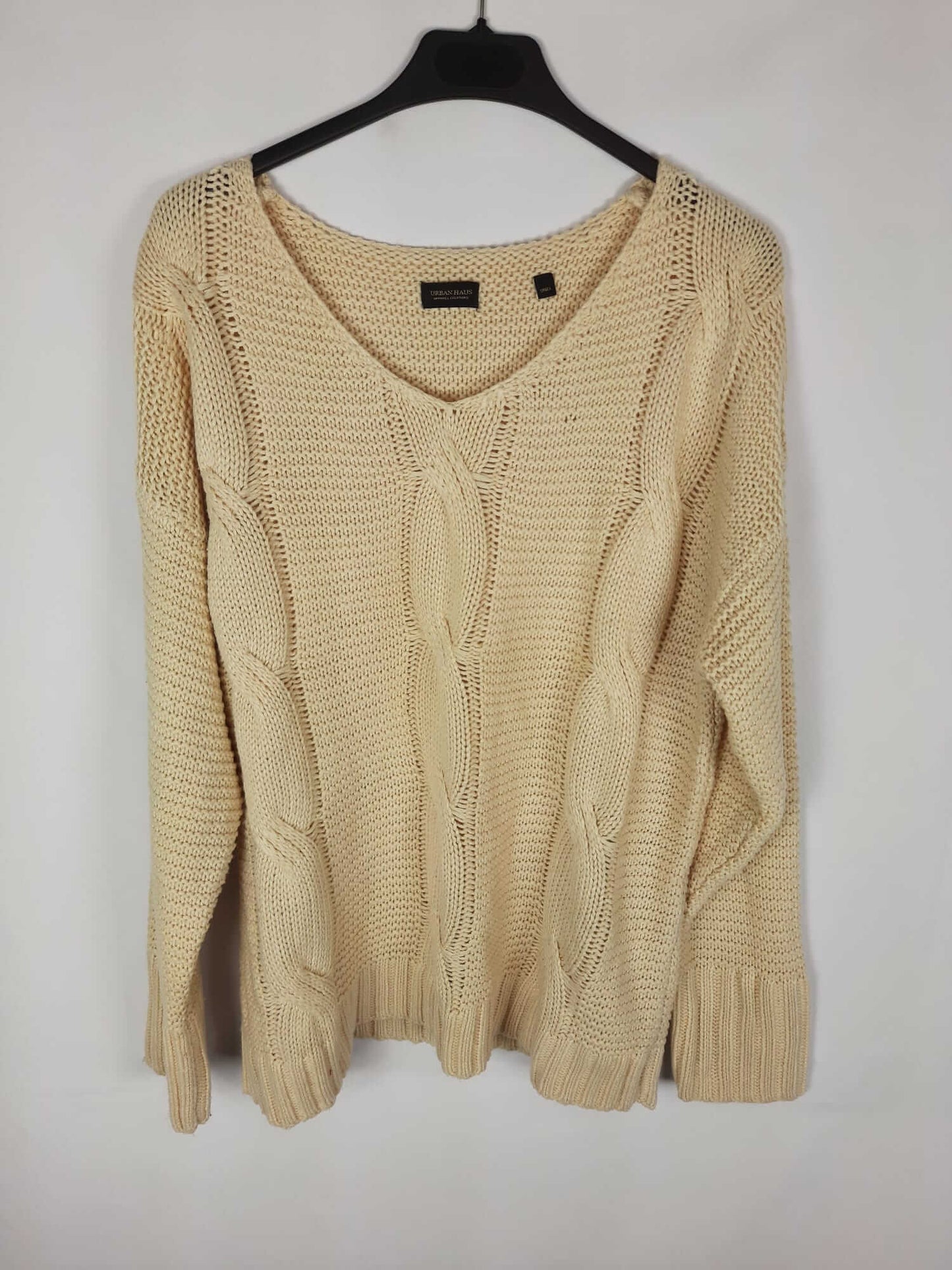 URBAN HAUS. Beige knitted sweater TS