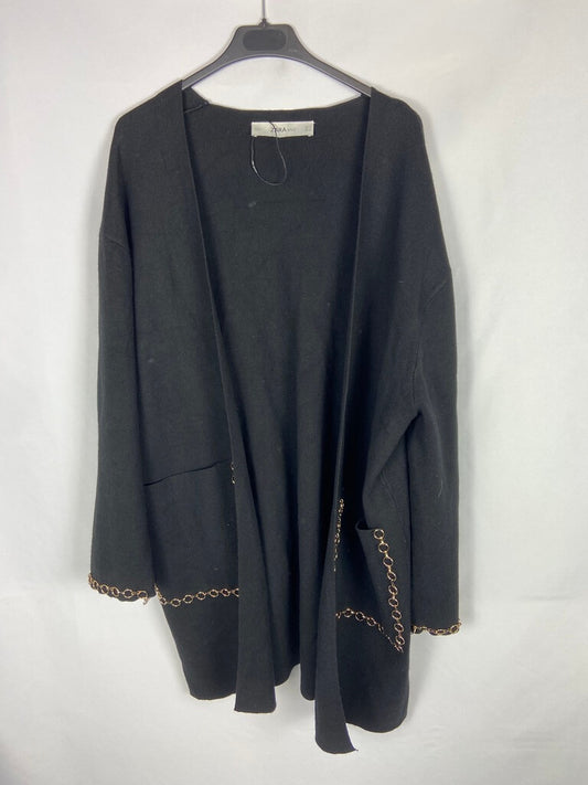 ZARA. Chaqueta negra con detalles en dorados T.m