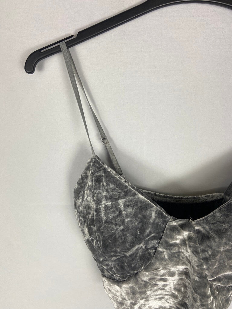 OTRAS. Croptop gris terciopelo T.U