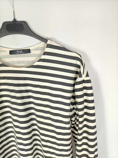 FIND. Black and white striped Ts sweater