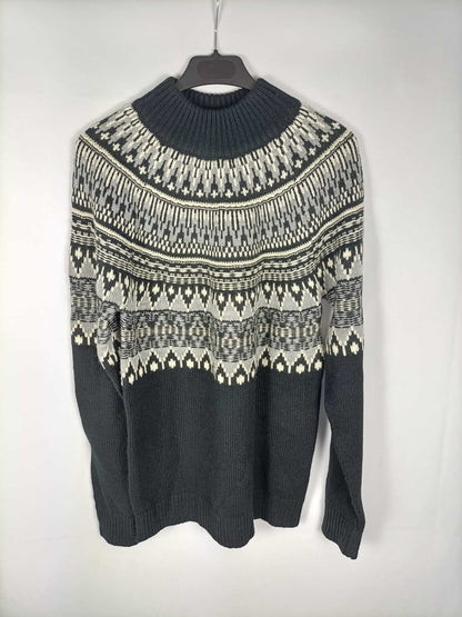 FIND. Black sweater with ethnic print on the neckline. M