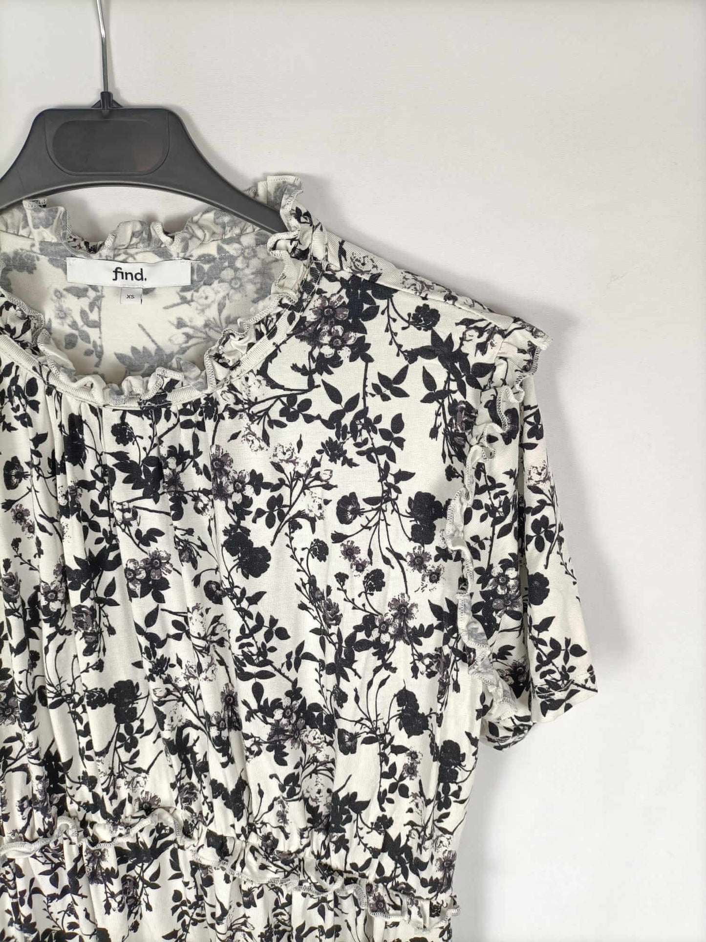 FIND. Vestido  blanca estampado de flores en negro T. xs