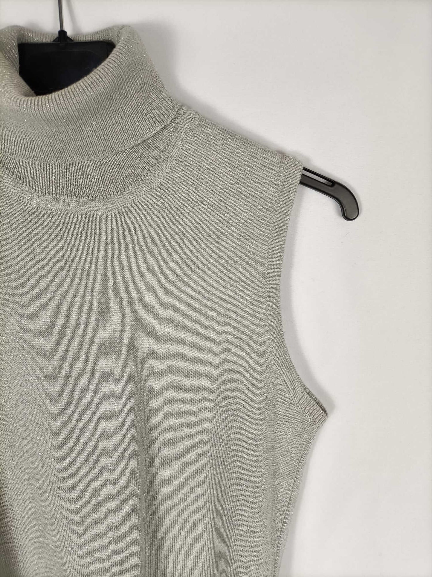 DENLLO. Grey vest with glitter accents T. m