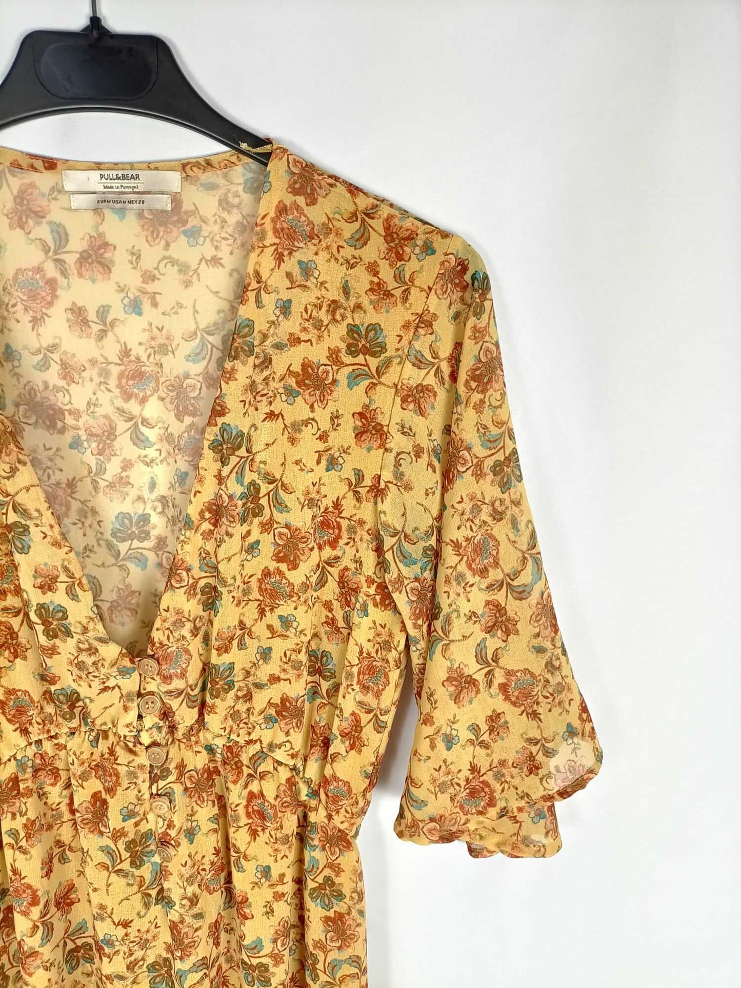 PULL&BEAR. Vestido mostaza  estampado flores T. m