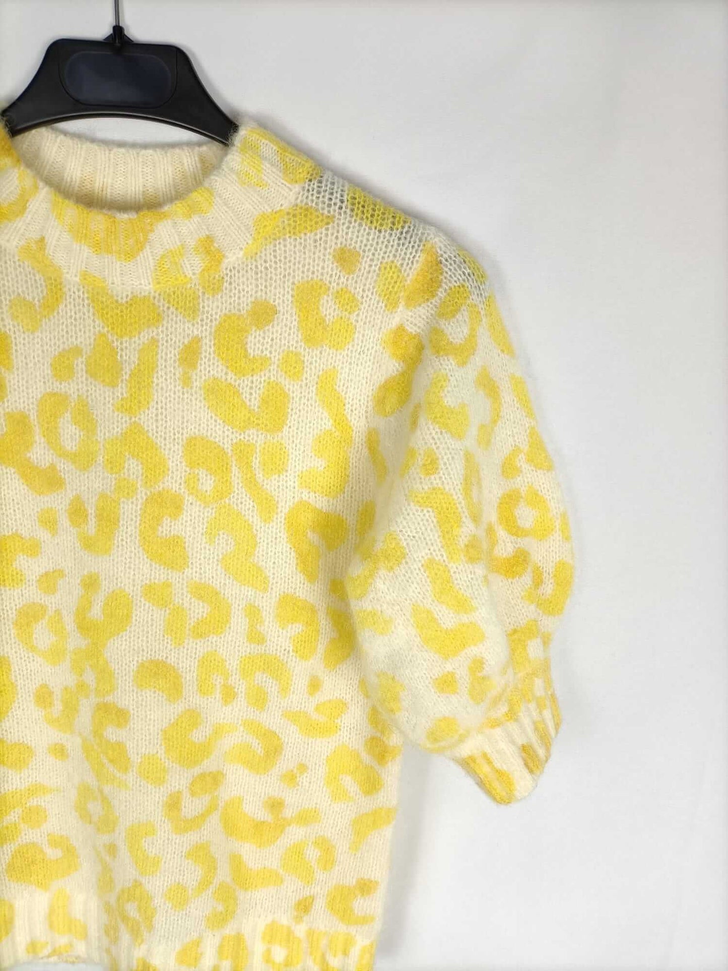 SEZANE. Jersey manga corta animal amarillo T. xs