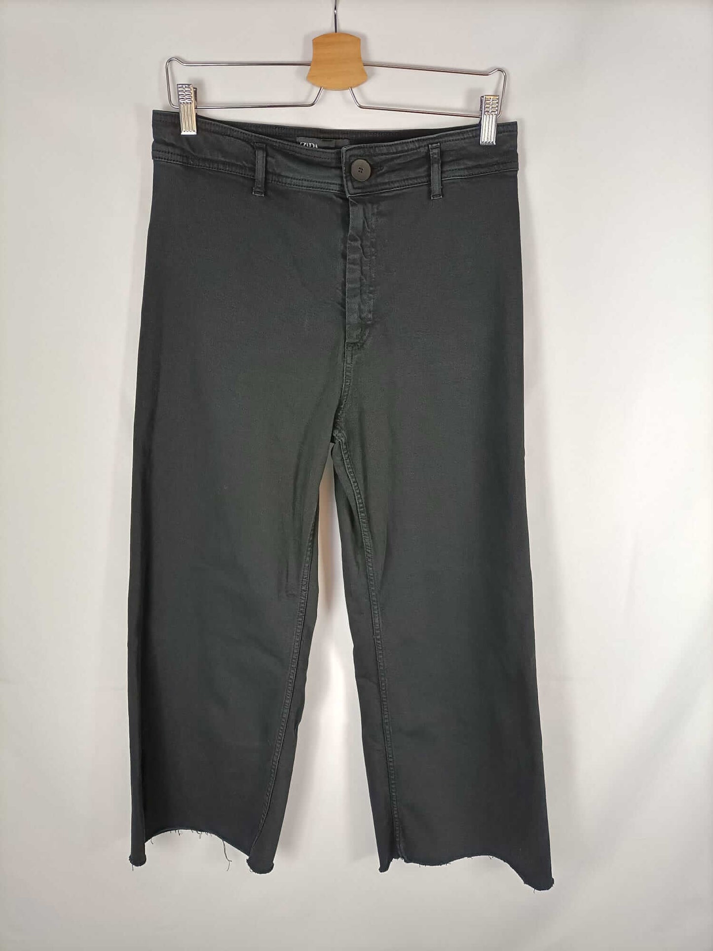 ZARA. Black denim culotte pants T. 42