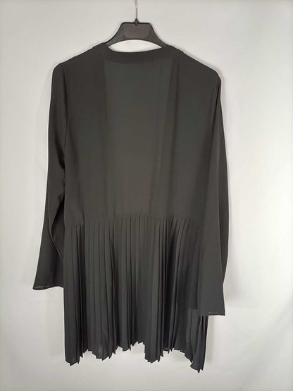 VILA. Black semi-sheer pleated fluid thin jacket T. s
