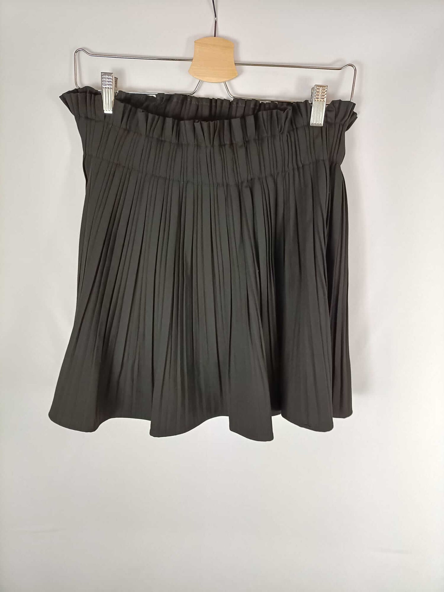 ZARA. Falda pantalon corto plisado T.m