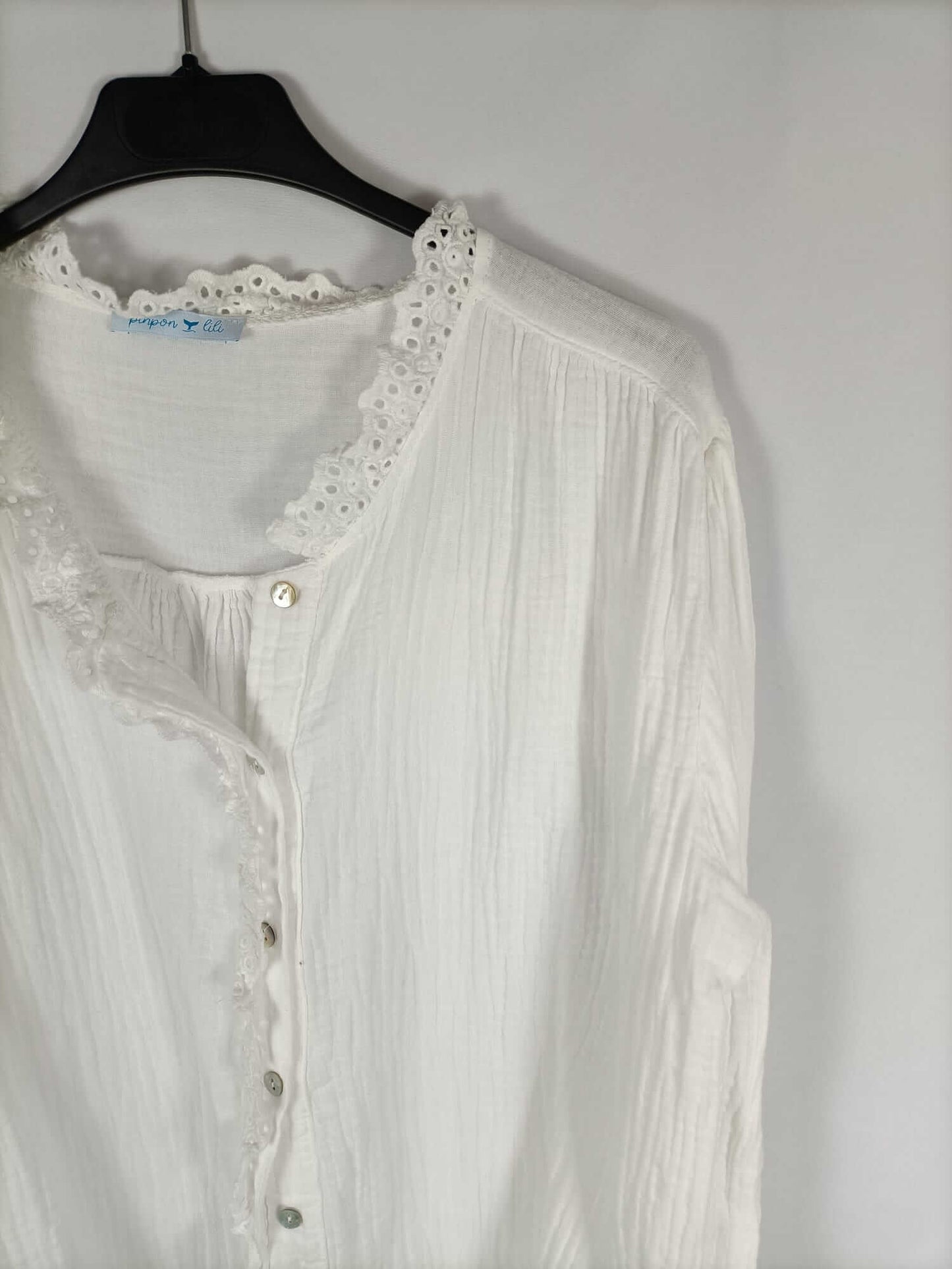 PINPON LILI. Camisa blanca lino detalle en puños y cuello T.u