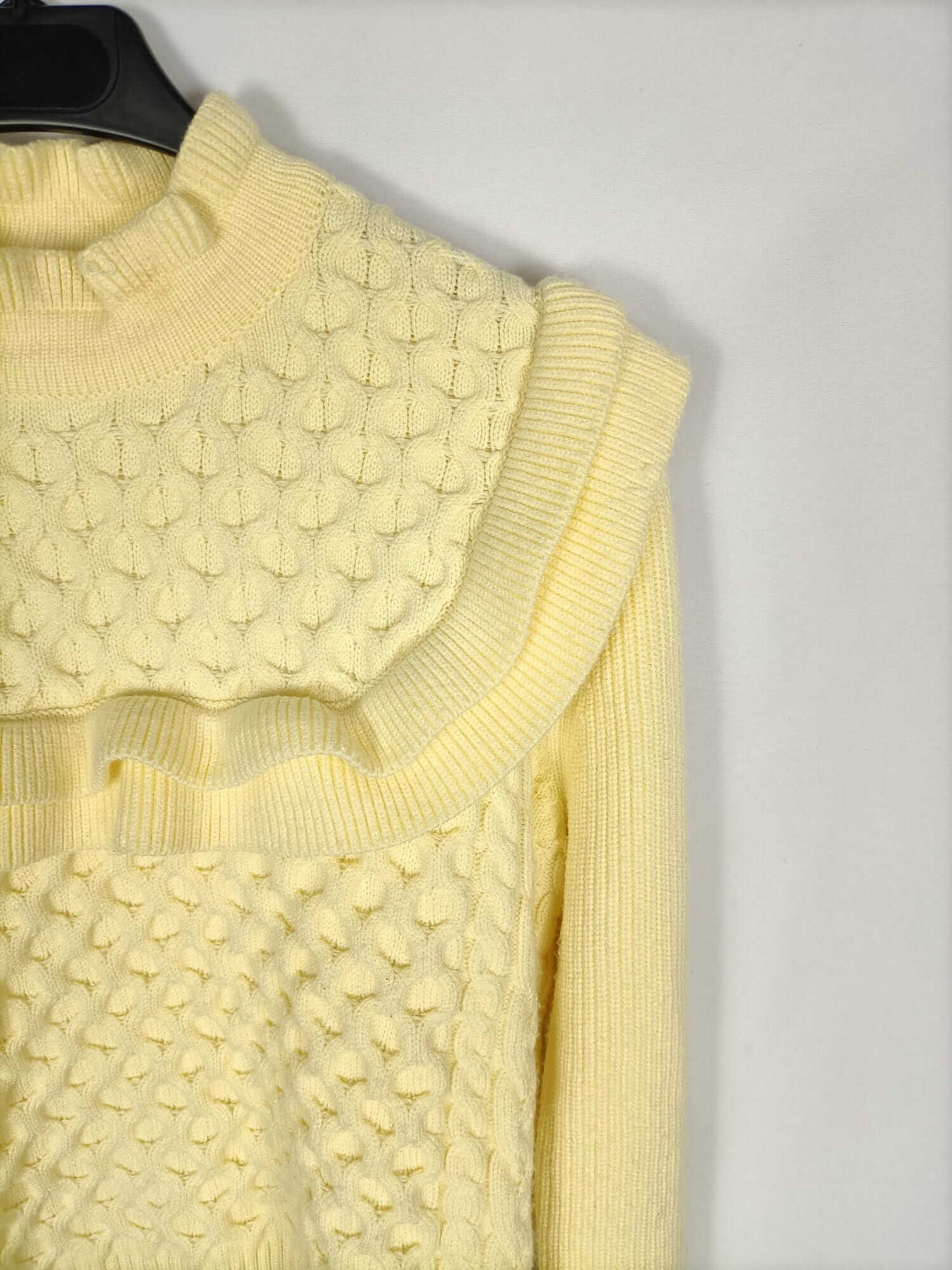 ZARA. Yellow sweater S. m