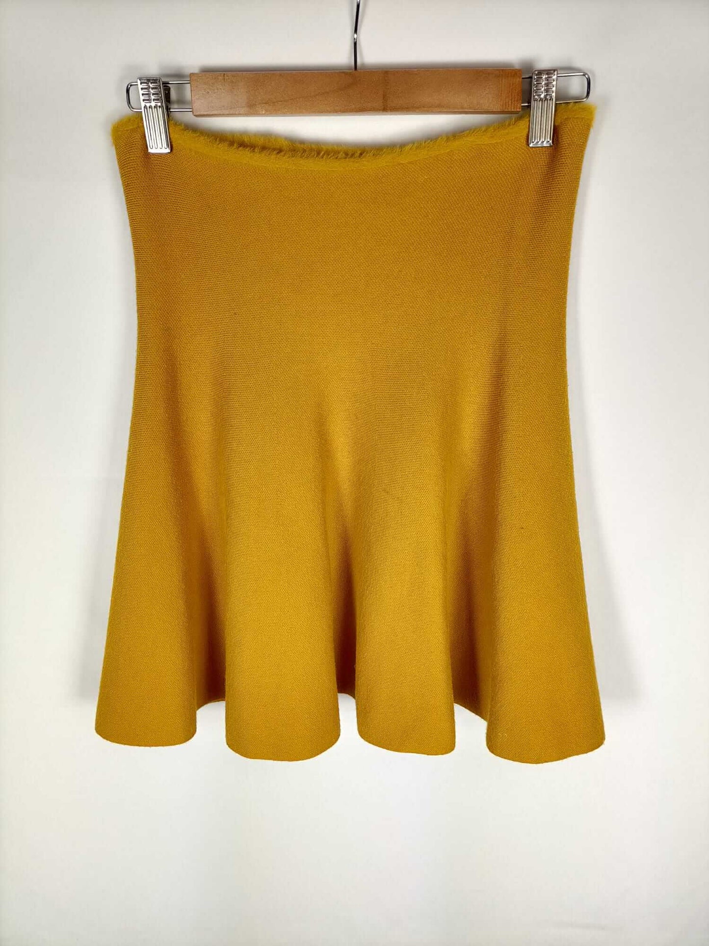 ZARA. Falda punto mostaza T.s